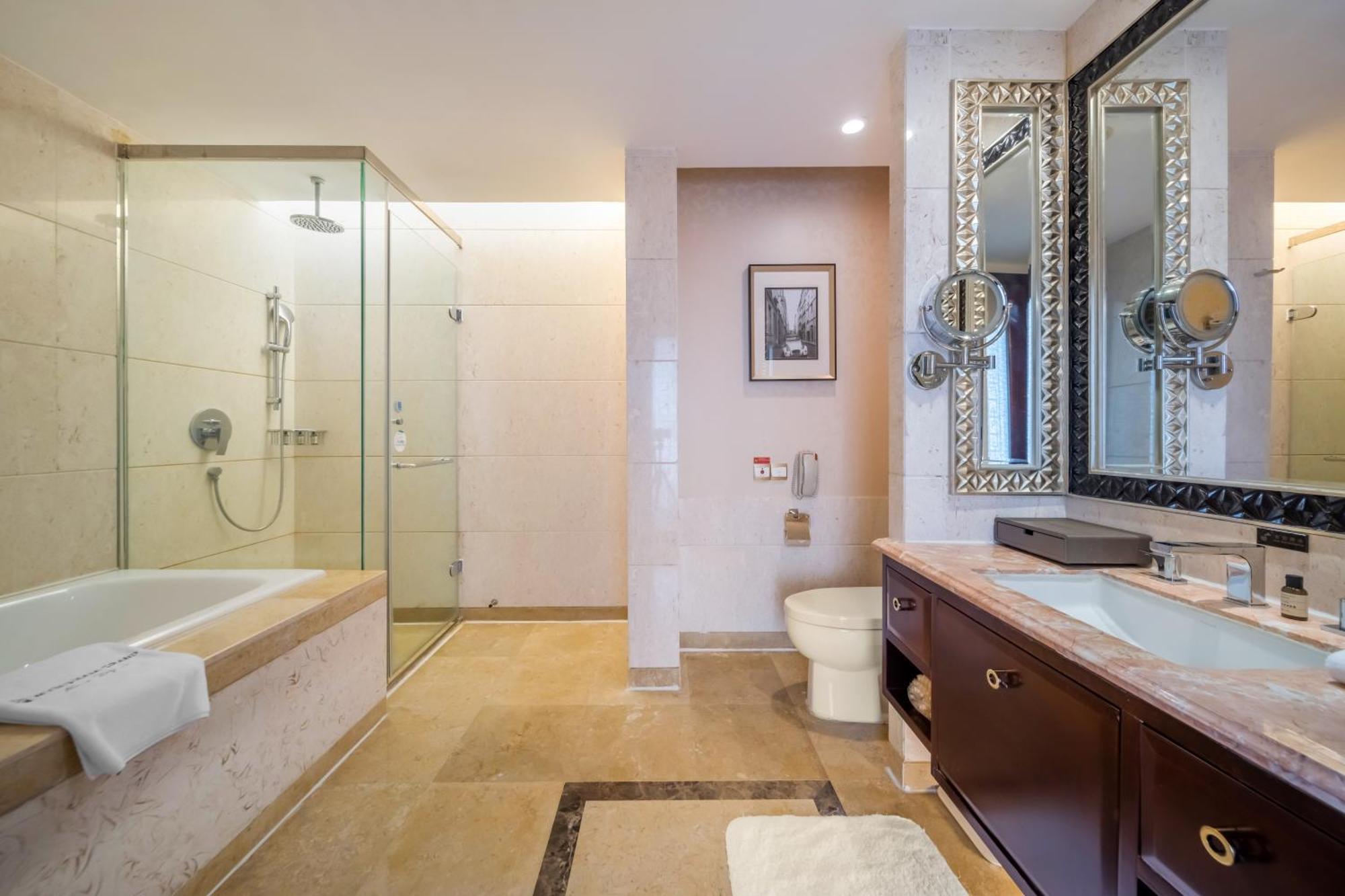 Wyndham Grand Plaza Royale Palace Chengdu Eksteriør billede